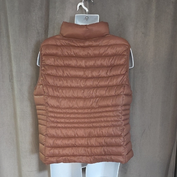 Point Zero XL Quilted Vest - Picture 2 of 5